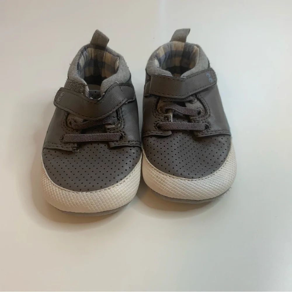 Stride Rite Gray and White Baby Walkers